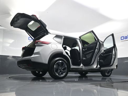 Used 2024 Nissan Rogue SV image 61