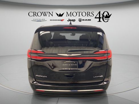 Used 2024 Chrysler Pacifica Limited FWD image 13