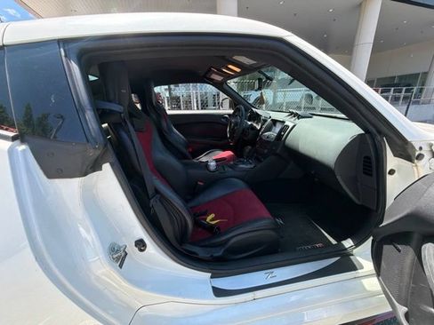 Used 2016 Nissan 370Z NISMO RWD image 9