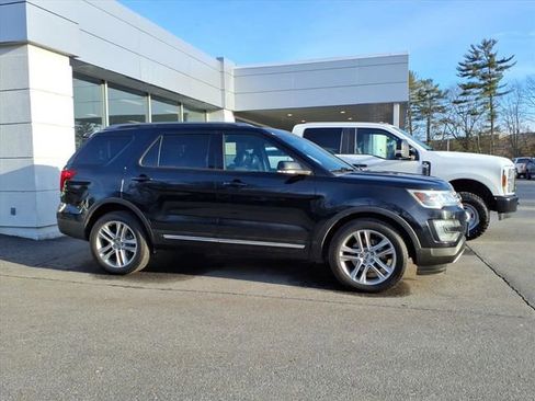 Used 2017 Ford Explorer XLT w/ Equipment Group 202A image 4