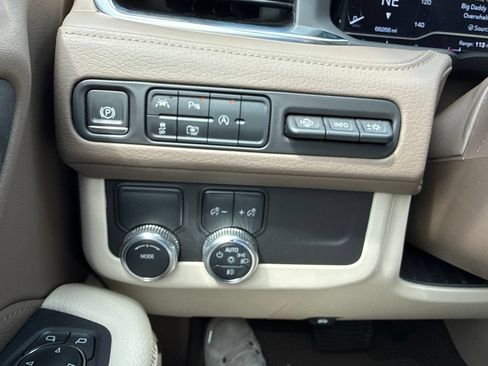 Used 2024 GMC Yukon XL Denali RWD image 19