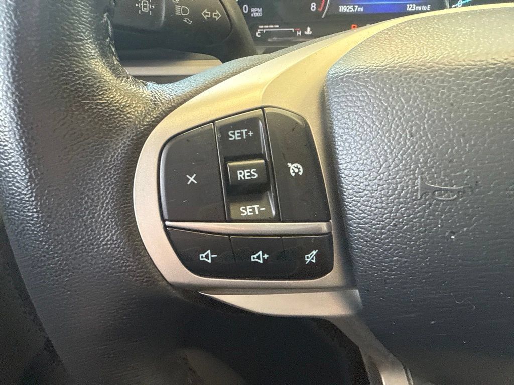 Used 2023 Ford Explorer XLT w/ Equipment Group 202A AWD/4WD image 17