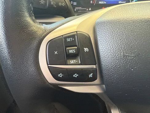 Used 2023 Ford Explorer XLT w/ Equipment Group 202A AWD/4WD image 17