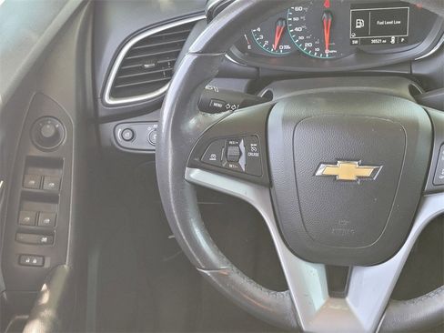 Used 2022 Chevrolet Trax LT w/ Midnight Edition image 12