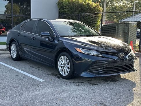 Used 2020 Toyota Camry LE FWD image 11