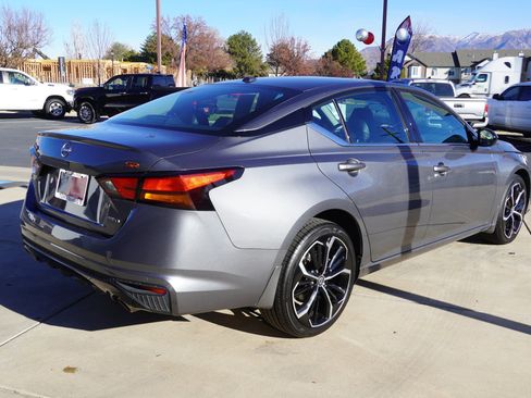 Used 2024 Nissan Altima 2.5 SR w/ SR Premium Package image 8