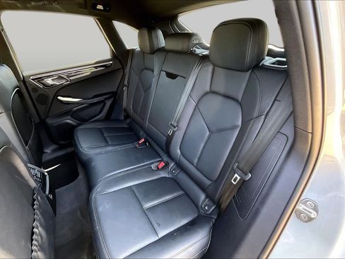 Used 2023 Porsche Macan AWD/4WD image 21