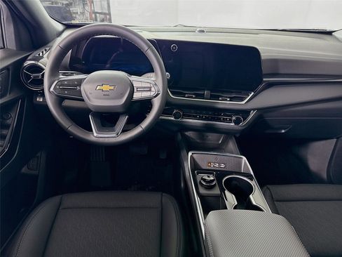 New 2026 Chevrolet Equinox LT w/ Convenience Package II image 2