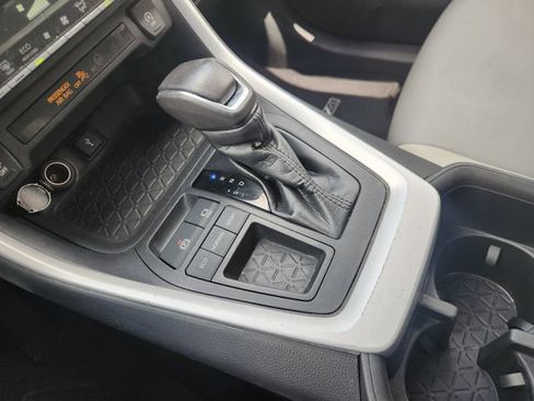 Certified 2022 Toyota RAV4 XLE Premium FWD image 19
