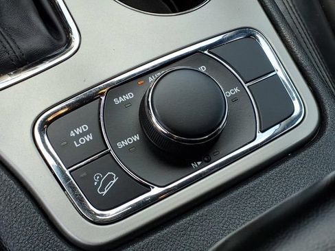 Used 2020 Jeep Grand Cherokee Limited AWD/4WD image 21