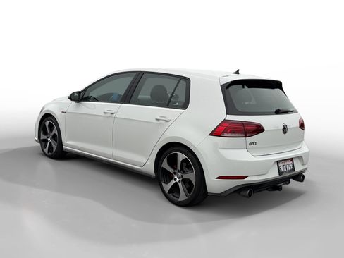 Used 2018 Volkswagen Golf 4-Door image 3