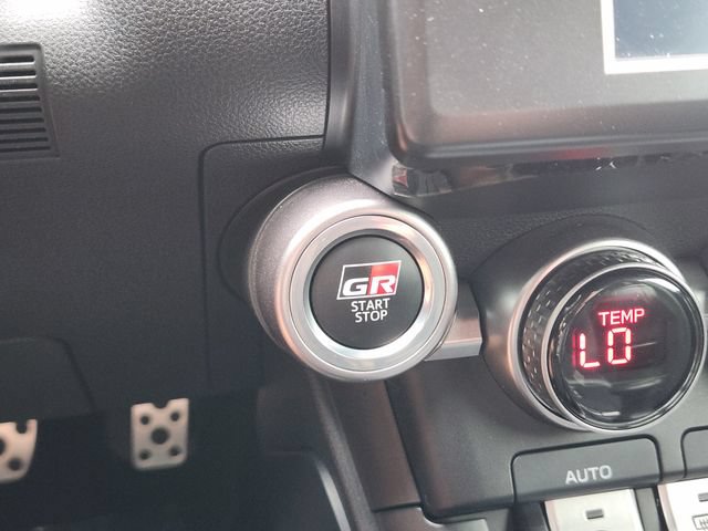 Used 2022 Toyota GR86 Premium RWD image 7