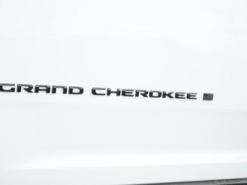 Used 2023 Jeep Grand Cherokee L Laredo AWD/4WD image 28