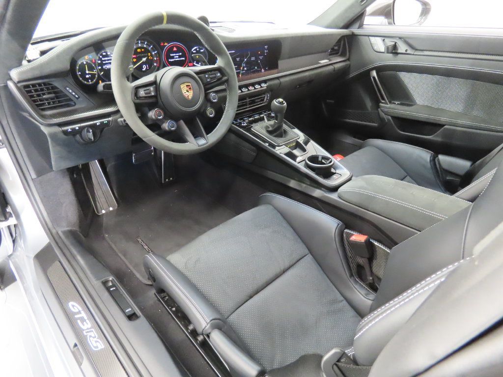 Certified 2025 Porsche 911 GT3 RS RWD image 4