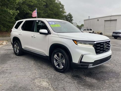 Used 2025 Honda Pilot EX-L image 6