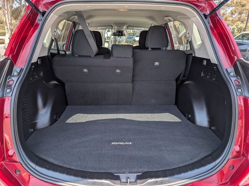 Used 2018 Toyota RAV4 LE w/ Carpet Mat Package FWD image 9