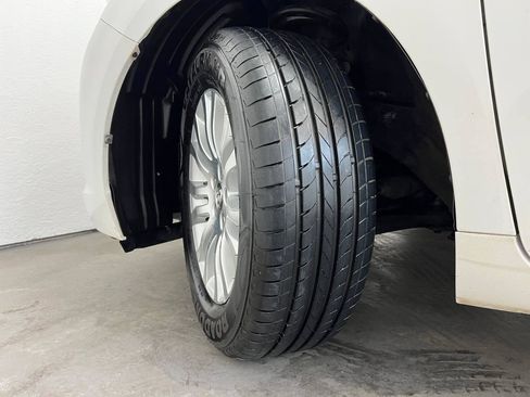 Used 2013 Toyota Sienna XLE image 34