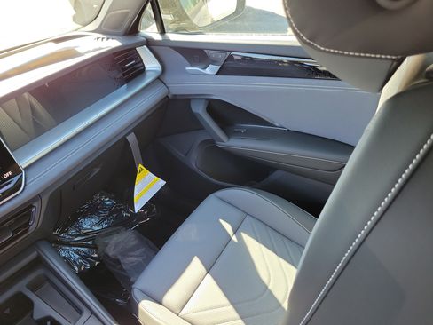 New 2026 Volkswagen Tiguan SE R-Line image 4