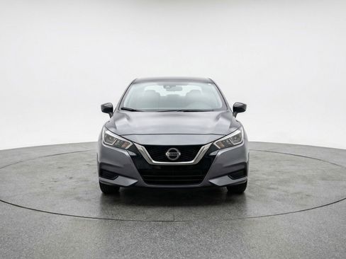 Used 2025 Nissan Versa SV FWD image 2