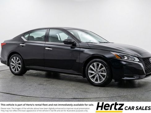 Used 2025 Nissan Altima 2.5 SV image 1