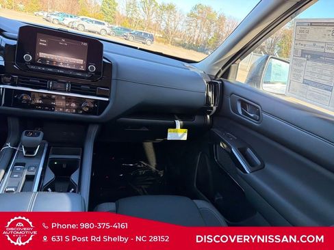 New 2025 Nissan Pathfinder SV image 33