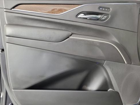 Certified 2022 Cadillac Escalade ESV Premium Luxury Platinum AWD/4WD image 19