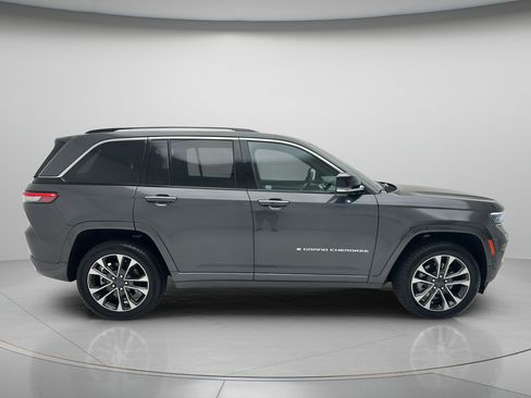 Used 2023 Jeep Grand Cherokee Overland AWD/4WD image 4