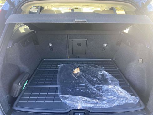 Certified 2023 Volvo XC40 B5 Plus w/ Protection Package Premier image 12