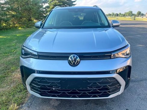 Used 2025 Volkswagen Taos SE AWD/4WD image 4
