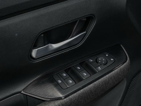 Used 2025 Nissan Kicks SV FWD image 14