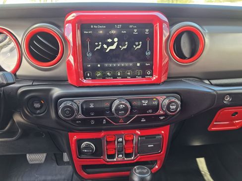 Used 2021 Jeep Wrangler Unlimited Willys image 17