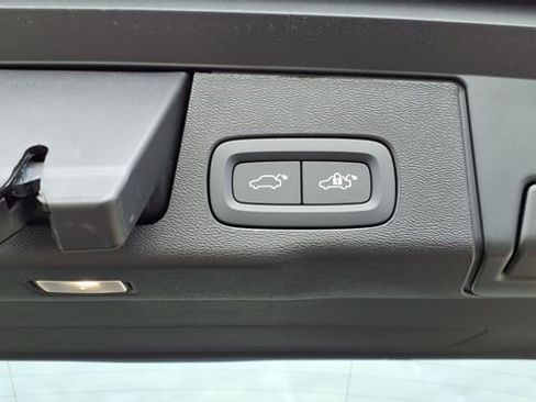 New 2026 Volvo XC60 B5 Ultra w/ Climate Package image 11