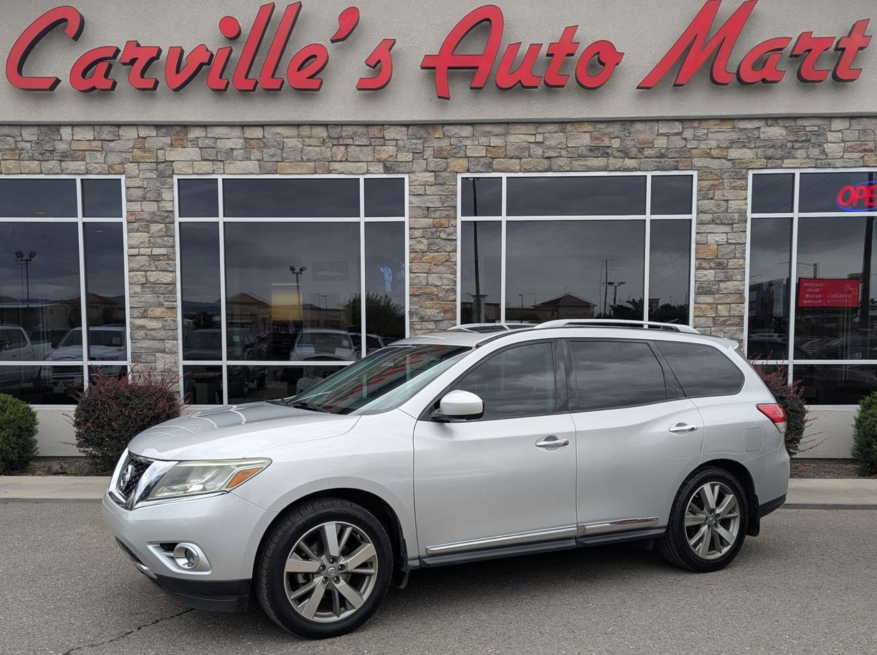 Used 2015 Nissan Pathfinder Platinum w/ Cargo Package FWD image 1