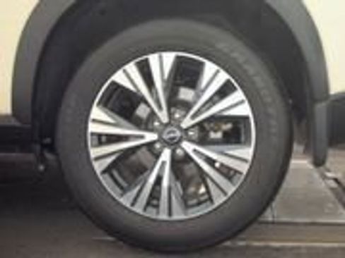 Used 2023 Nissan Rogue SV image 9