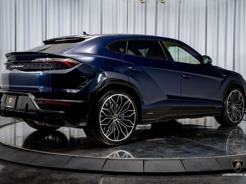 Used 2025 Lamborghini Urus SE image 14