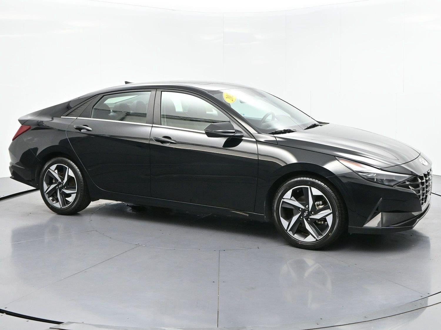 Used 2021 Hyundai Elantra Limited w/ Cargo Package FWD image 4