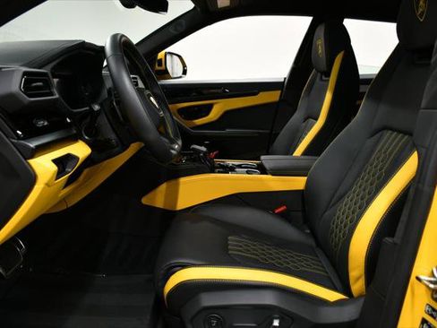 Used 2025 Lamborghini Urus SE AWD/4WD image 38