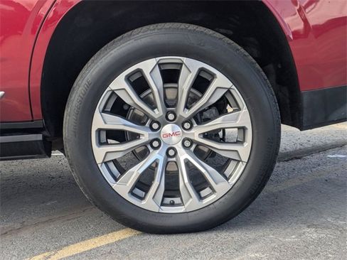 Used 2021 GMC Yukon Denali w/ Denali Premium Package image 12
