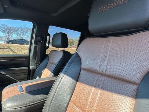 Used 2024 Chevrolet Silverado 2500 High Country w/ High Country Premium Package image 13