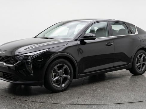Used 2025 Kia K4 FWD image 3