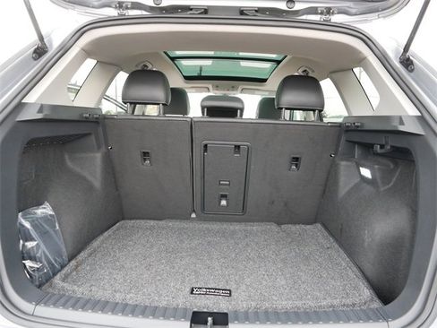 Certified 2025 Volkswagen Taos SE image 18