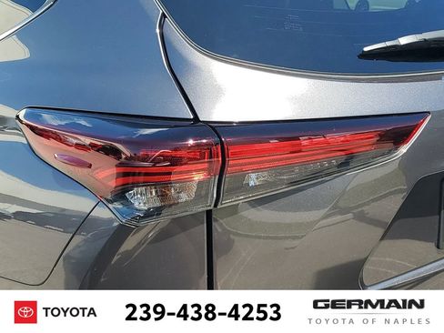 Used 2024 Toyota Highlander Limited image 16