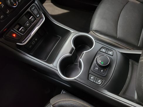 Used 2020 GMC Terrain SLT w/ Preferred Package FWD image 22
