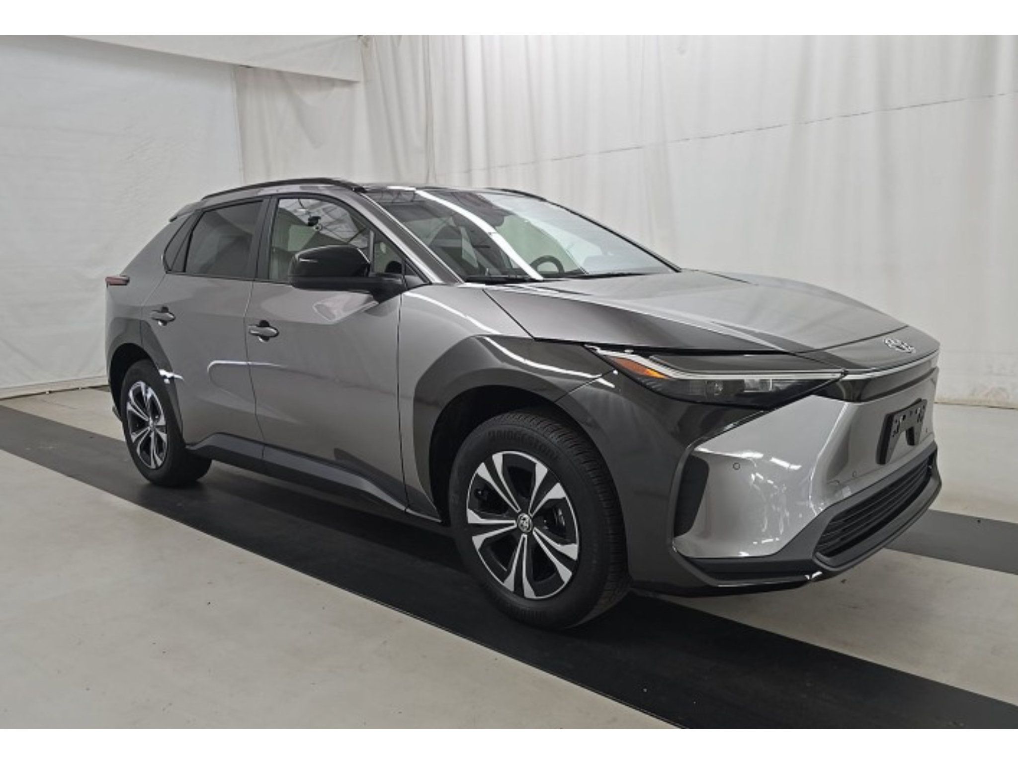 Used 2023 Toyota bZ4X AWD w/ Weather Package image 2