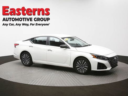 Used 2025 Nissan Altima 2.5 SV FWD image 47