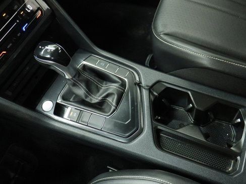 Used 2022 Volkswagen Tiguan SE FWD image 18