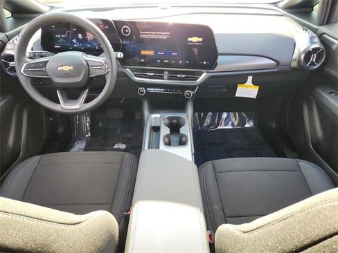 New 2026 Chevrolet Equinox EV LT image 8