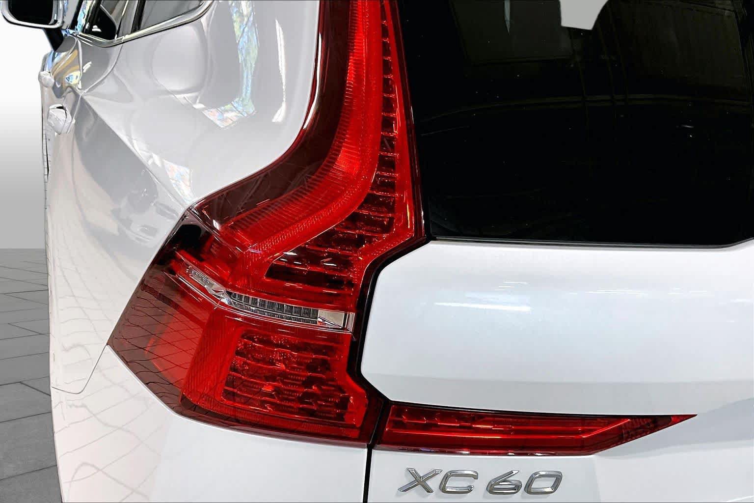 Used 2020 Volvo XC60 T5 Momentum w/ Protection Package Premier AWD/4WD image 27