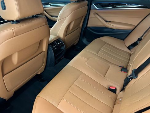 Used 2023 BMW 530e w/ Convenience Package image 26