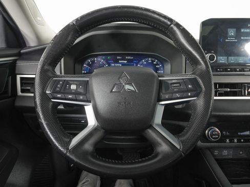 Used 2022 Mitsubishi Outlander SE image 18